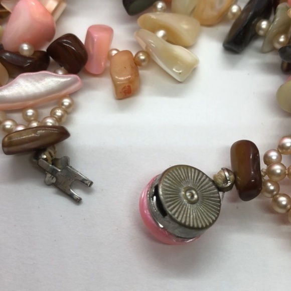 Beach Life Bracelet made of mother of pearl pieces, very elegant. - Picture 5 of 6